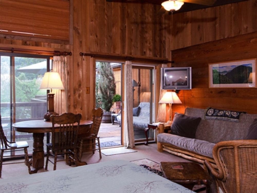 River House Bed And Breakfast Nine Mile Falls Esterno foto
